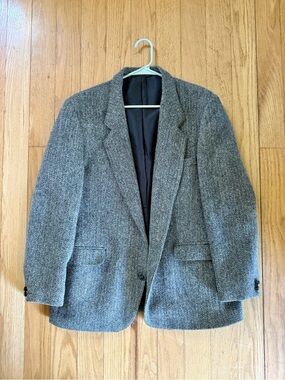 Classic English Harris Tweed Gray Herringbone Wool Blazer - Men’s 44 regular